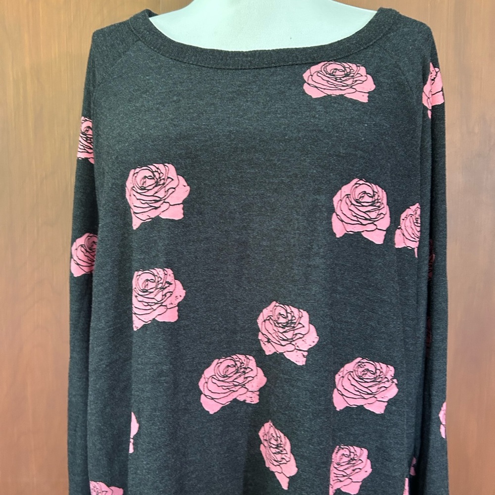 Chaser gray top with roses - Picture 3 of 5